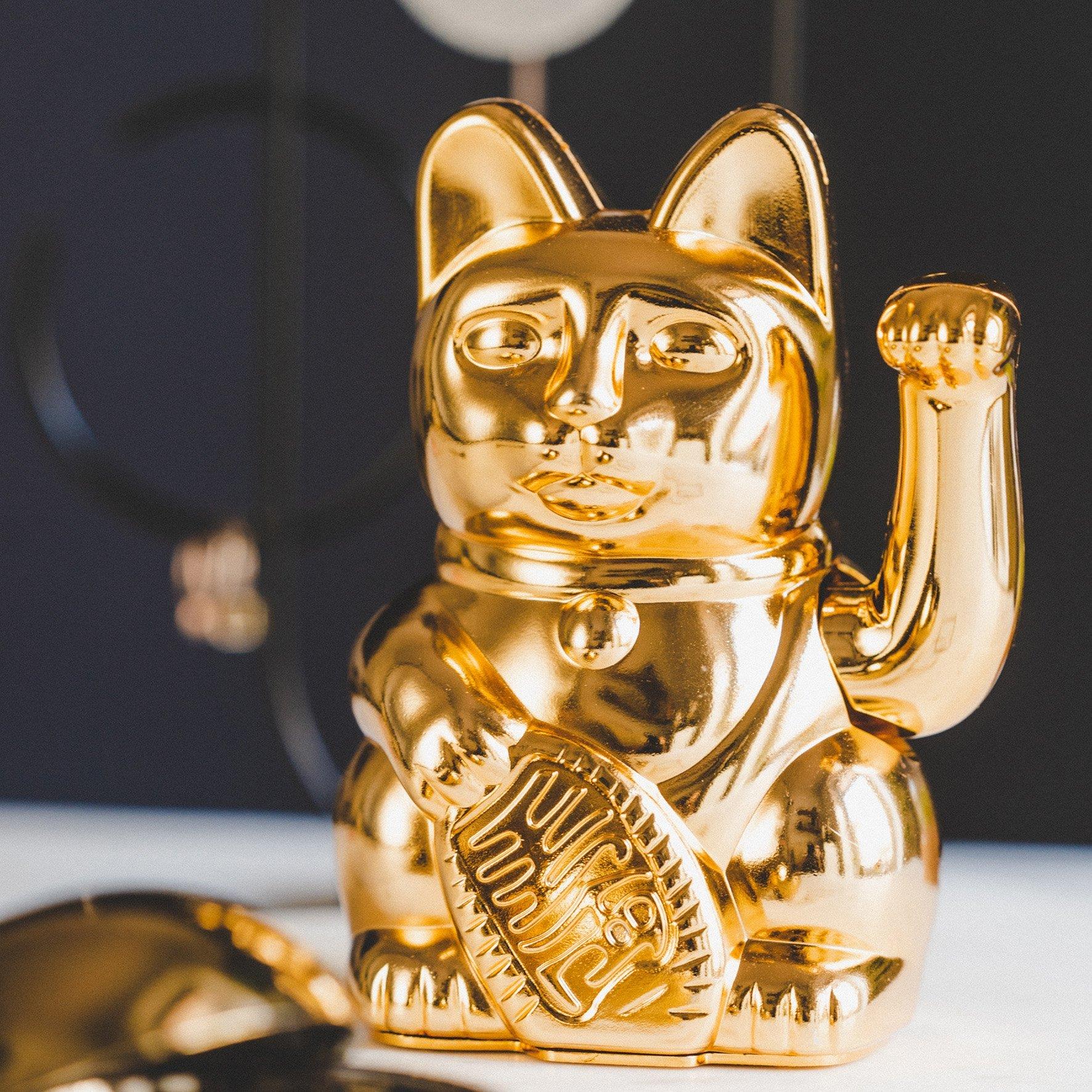 Lucky cat - waving cat - shiny gold