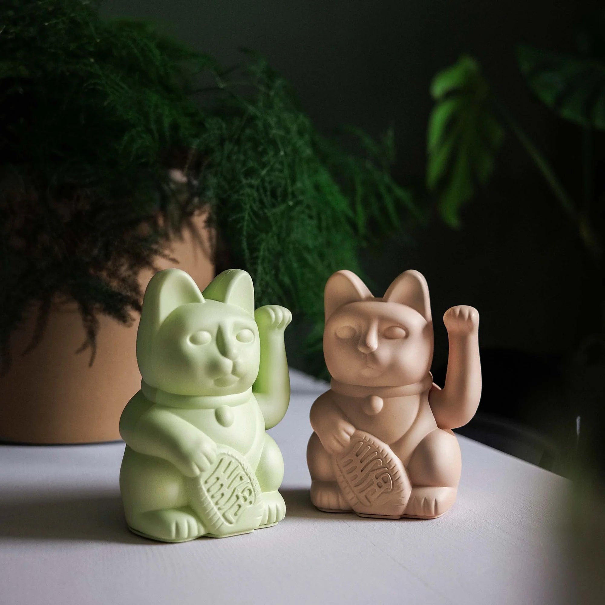 Lucky cat - loyalty waving cat - ocher