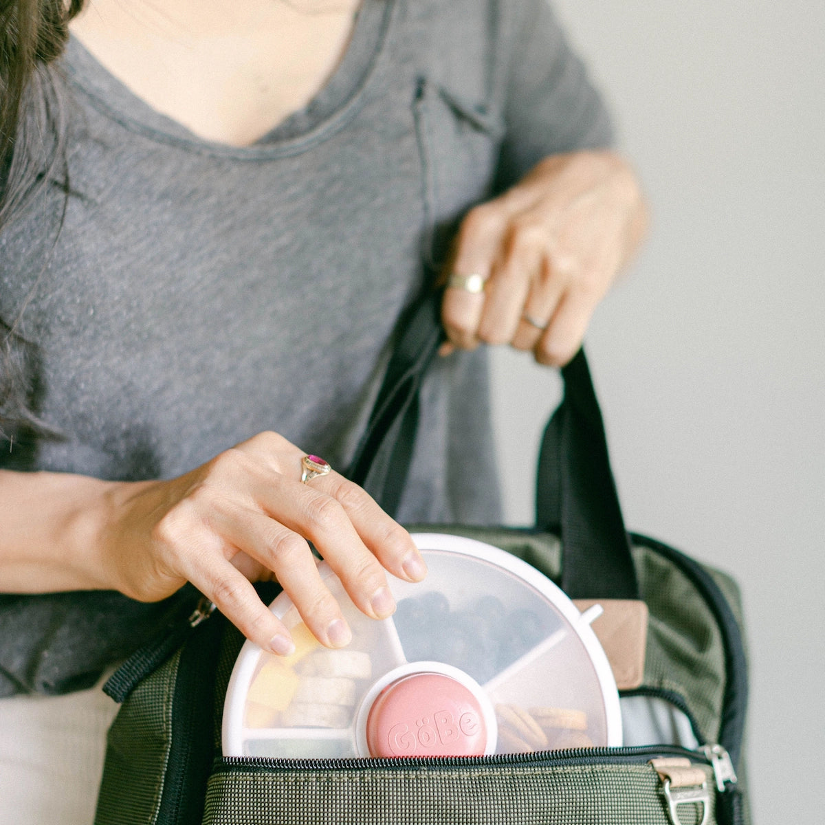 Gobe - original snack spinner - coral pink