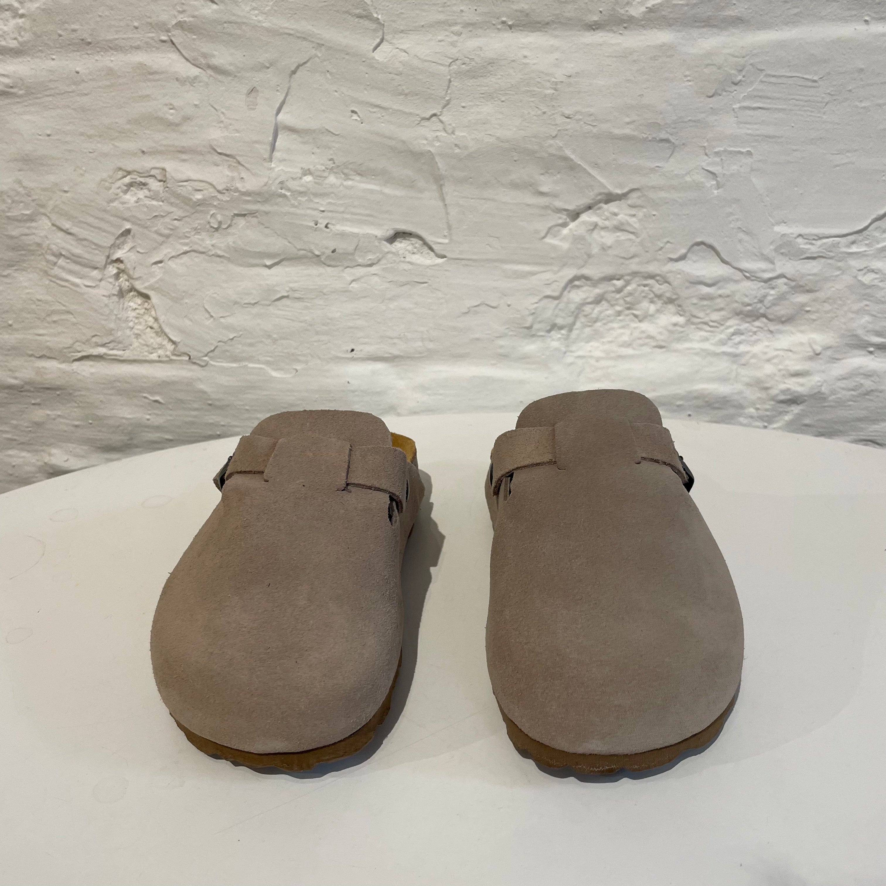 Suede clogs - beige