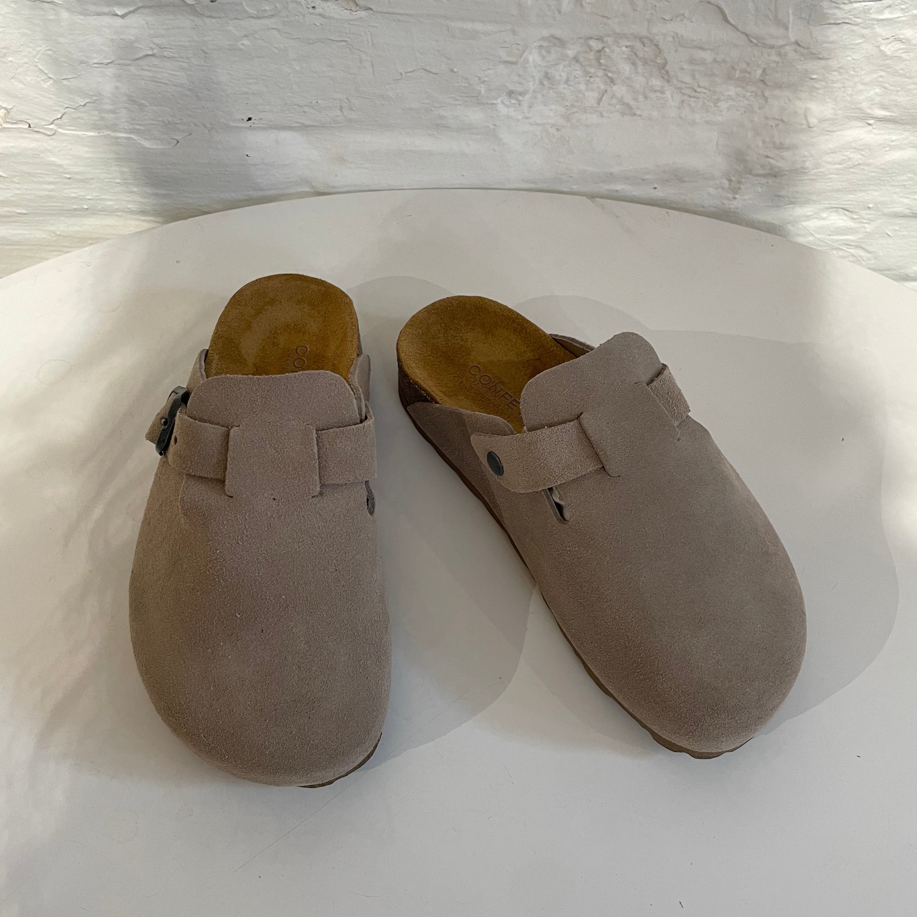 Suede clogs - beige