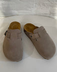 Suede clogs - beige