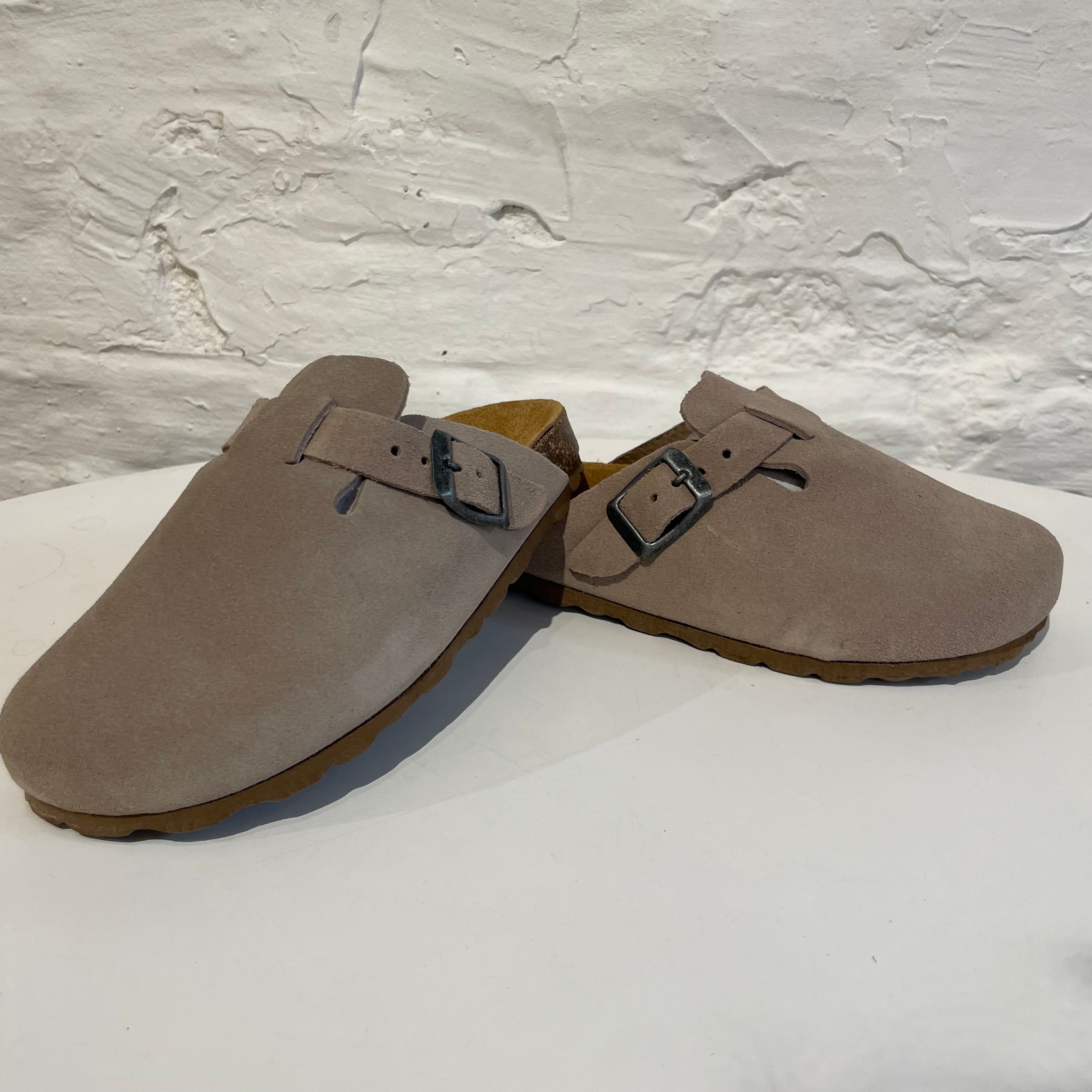 Suede clogs - beige