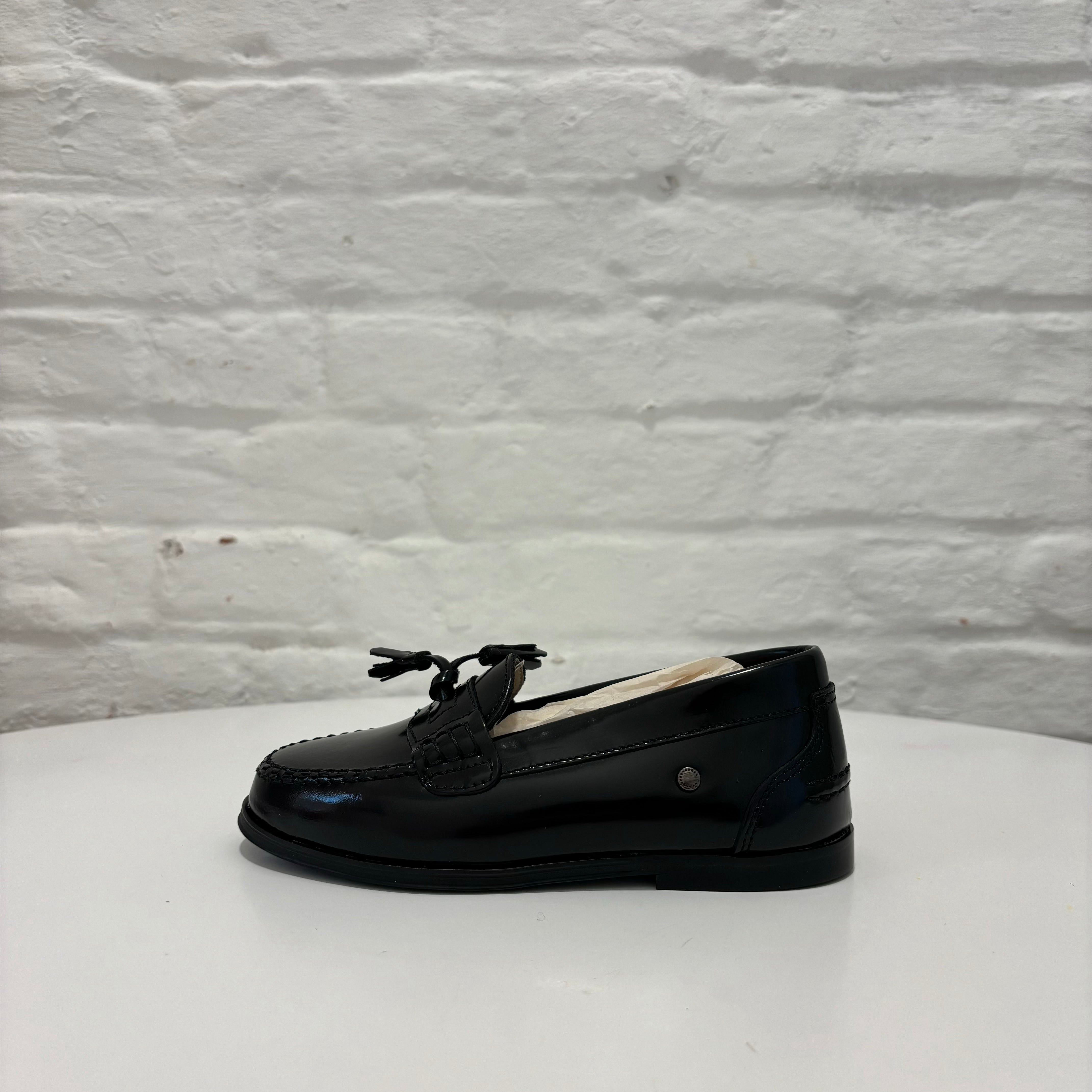 Loafers with tassels - black