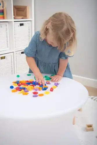 Sensory play - transparant color shells